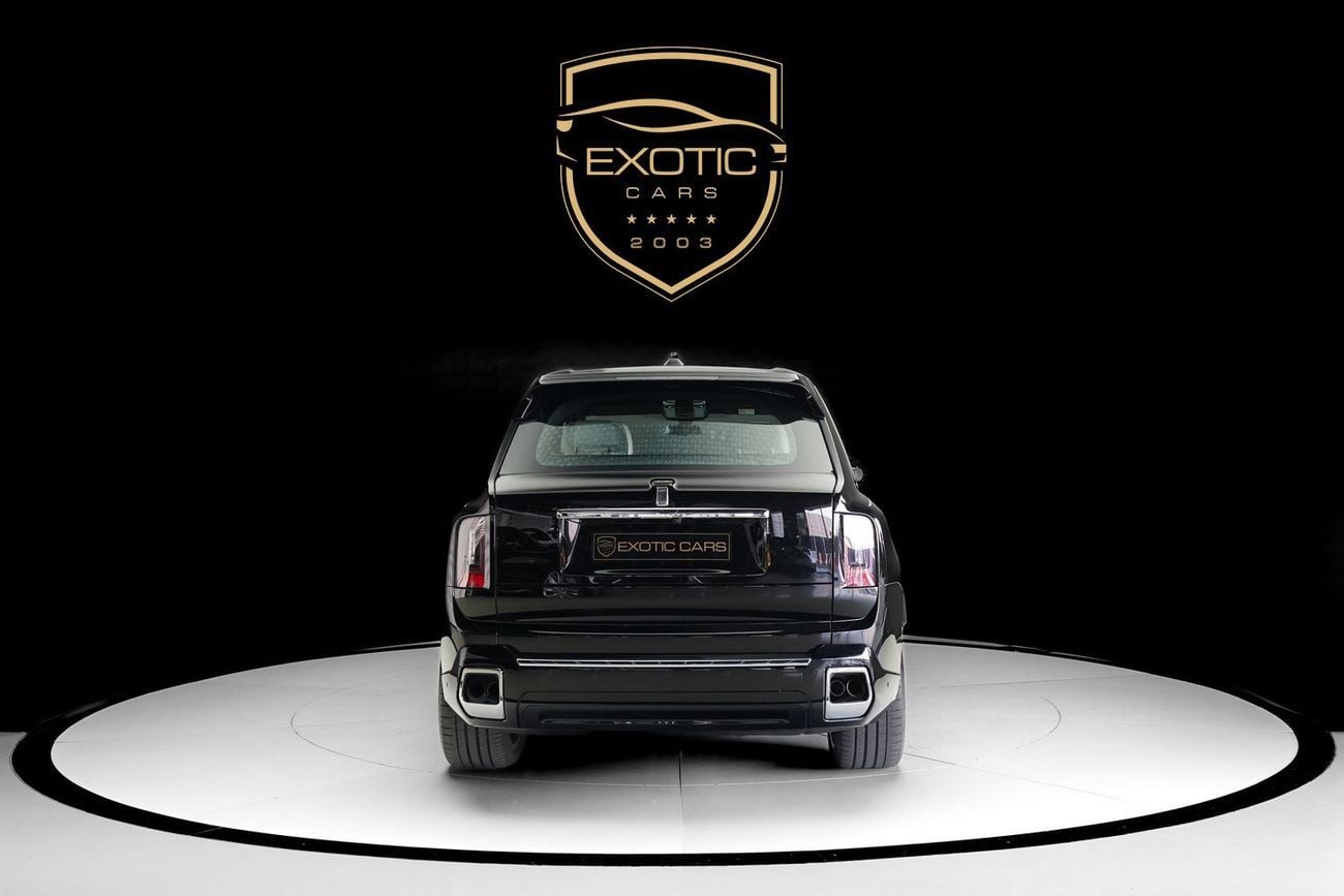 Rolls-Royce Cullinan silver badge