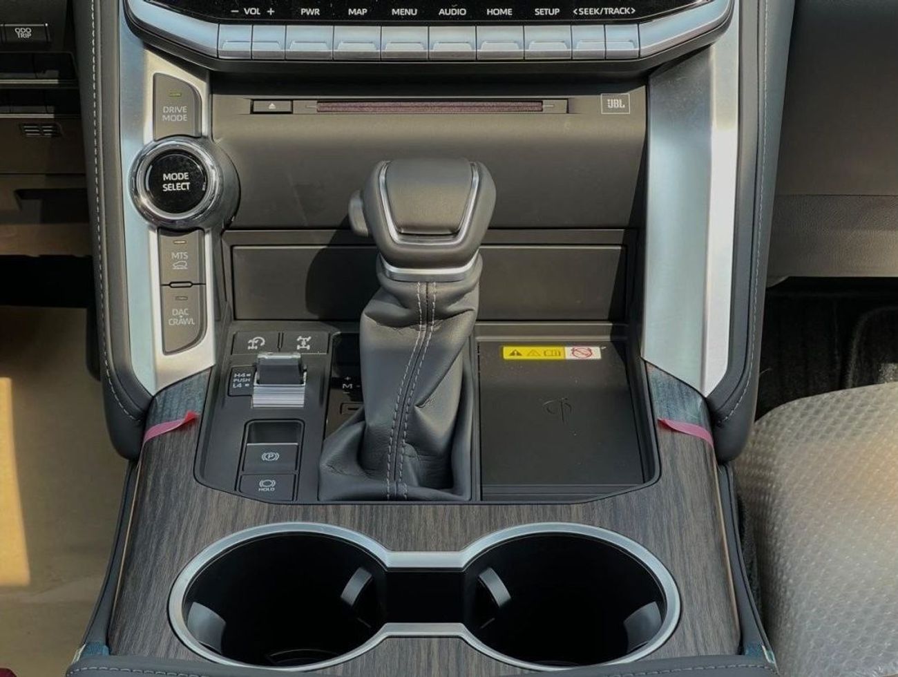 تويوتا لاند كروزر TOYOTA LAND CRUISER VXR TT 402 (300 SERIES) 3.5 L 4WD