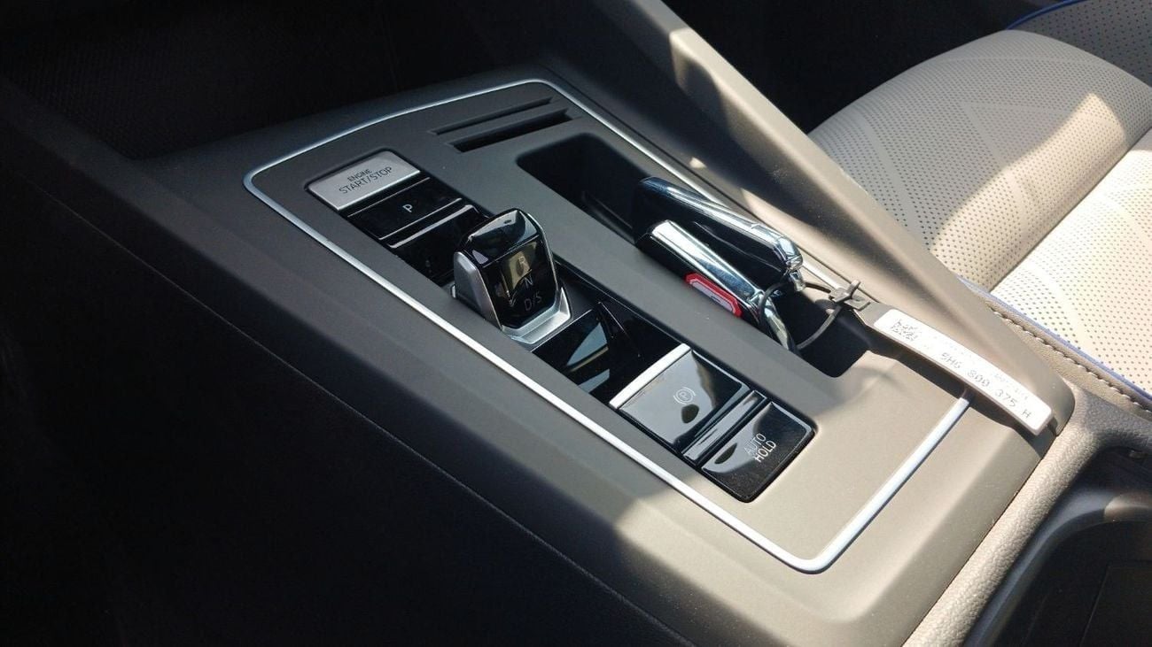 فولكس واجن جولف Volkswagen Golf R-line1.5L Petrol Turbo 2024YM