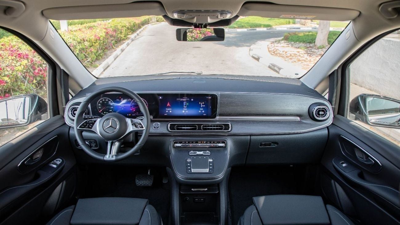 مرسيدس بنز V 300 Avantgarde Plus Extra Long | 2025 | GCC Specs | with 2 Years Agency Warranty
