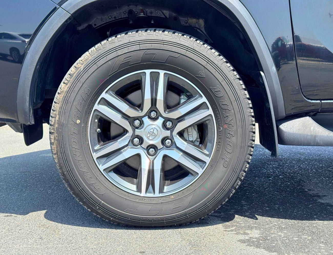 تويوتا فورتونر EXR/ V4 4WD/ LOW MILEAGE/  LEATHER / GCC / EXPORT ONLY / LOT#28398