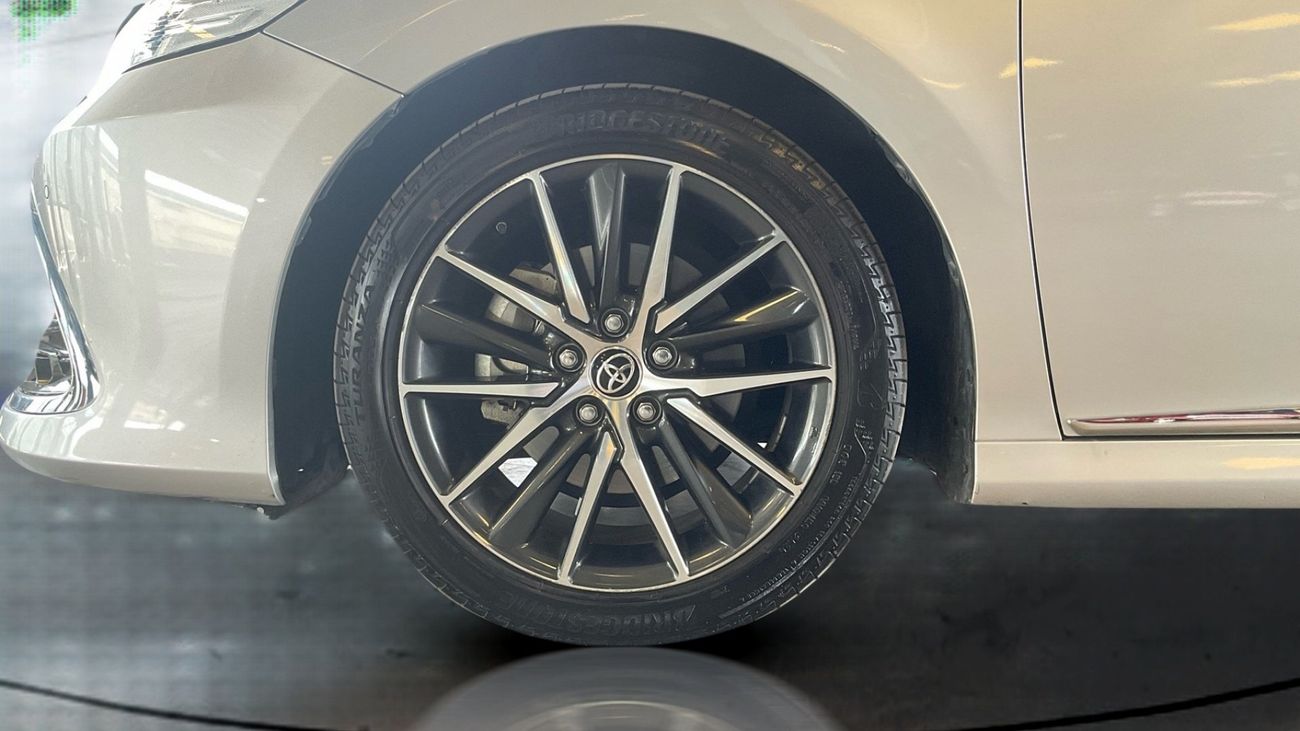 Toyota Camry 2.5 LIMITED HYBRID E-CVT | Guaranteed Warranty | 0 Down Payment