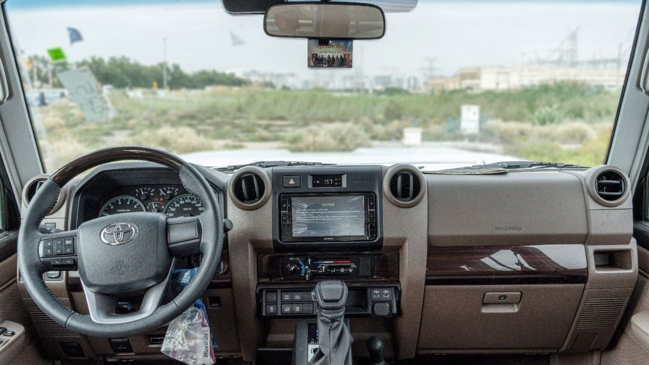 تويوتا لاند كروزر 70 Toyota Land Cruiser LC76 4.0L AT Petrol (Grey-Brown) Basic