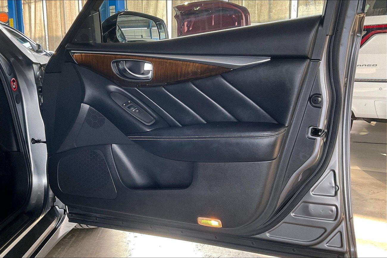 Infiniti Q50 Premium / Luxe | Guaranteed Warranty | 0 Down Payment