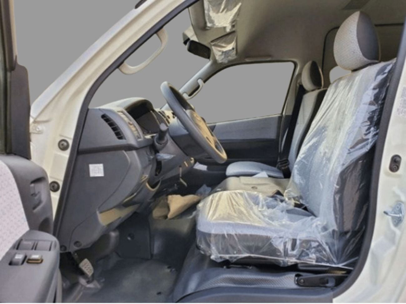 تويوتا هاياس Old Shape - ECTJRD007 - 2026 Toyota Hiace Passenger Van - Old Shape – Std - 2.5L Diesel Manual