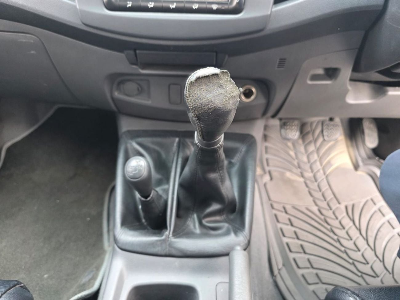 Toyota Hilux DLX Diesel Engine ,Smart Cab Hilux Manual Gear Right Hand Drive  ,ONLY FOR EXPORT AVAILABLE