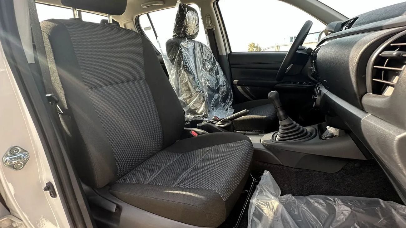 تويوتا هيلوكس Toyota/HILUX DIESEL DOUBLE CABIN 2WHEEL DRIVE /2.4L GLX MT