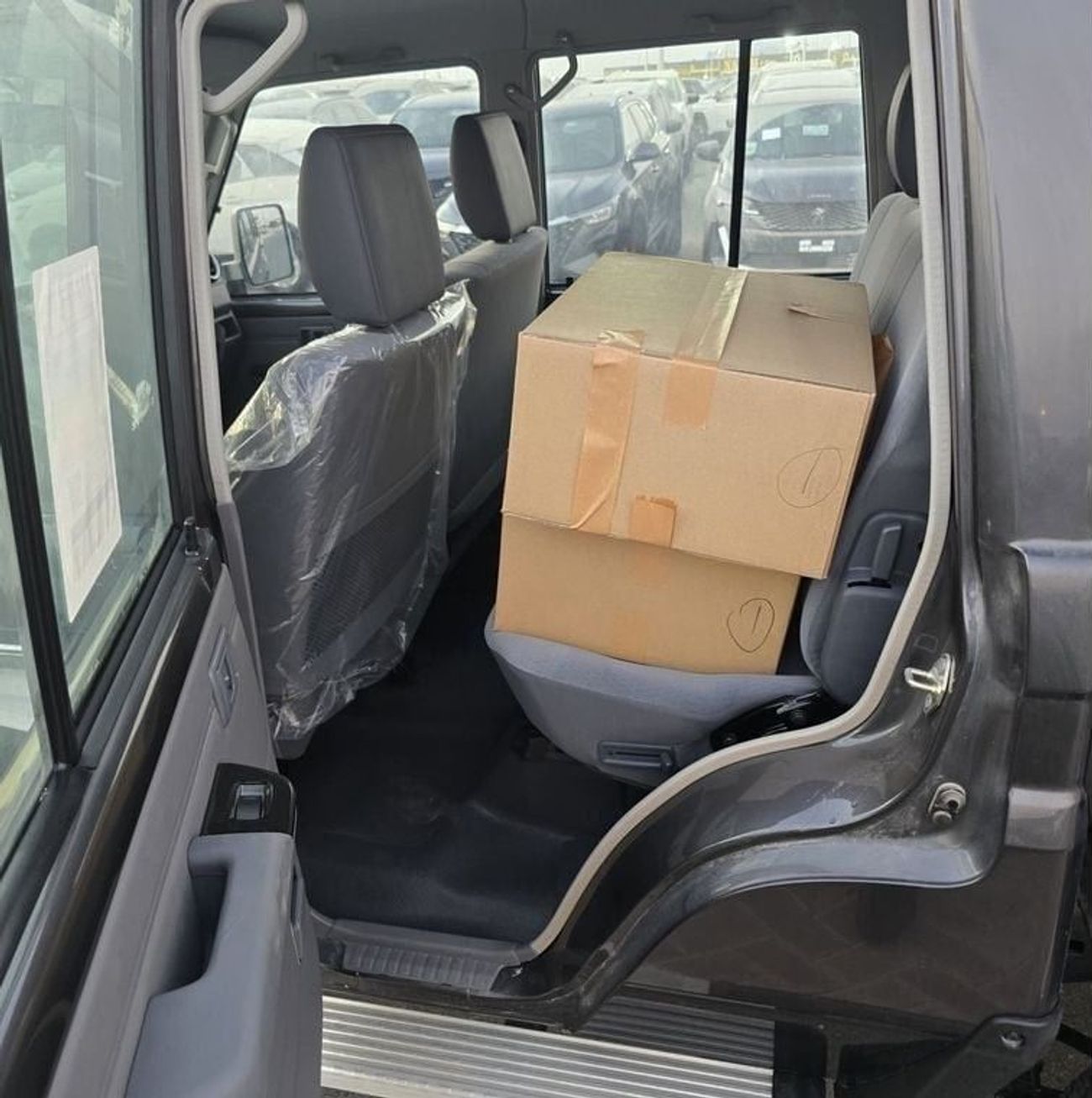 تويوتا لاند كروزر بيك آب 2023 LC79 4.5L V8 Diesel MT Full option