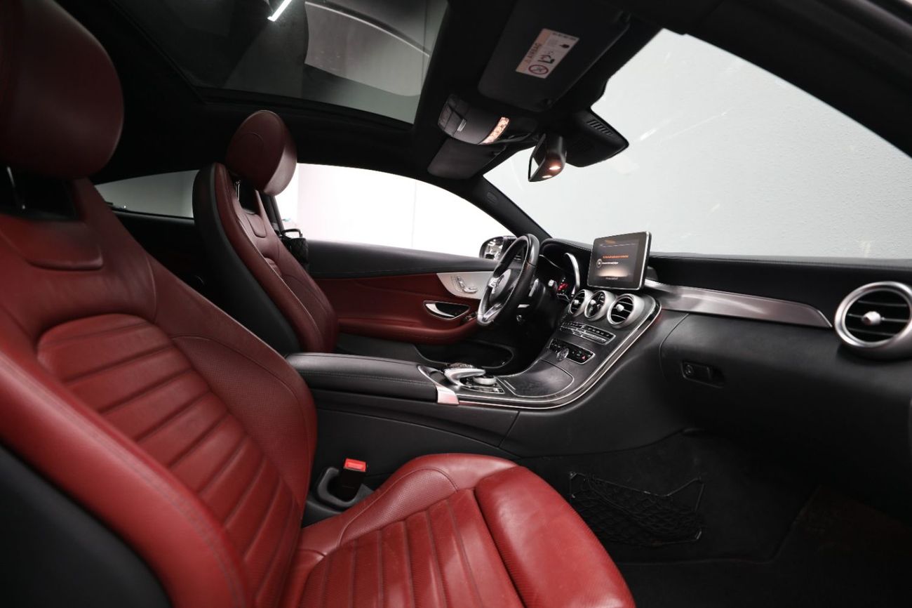 مرسيدس بنز C 300 كوبيه GCC | C300 Coupe | 1950 AED Monthly | Free Insurance + Registration | 2 Years Warranty | Ref#F638630