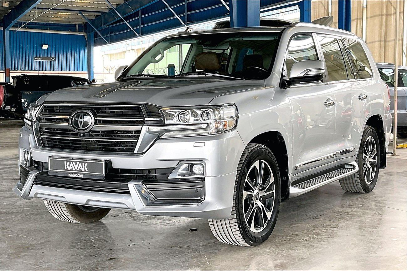 تويوتا لاند كروزر VXR | National Day Celebration | شامل الضمان | 0 ﺪﻔﻋﺓ ﺃﻮﻟﻯ