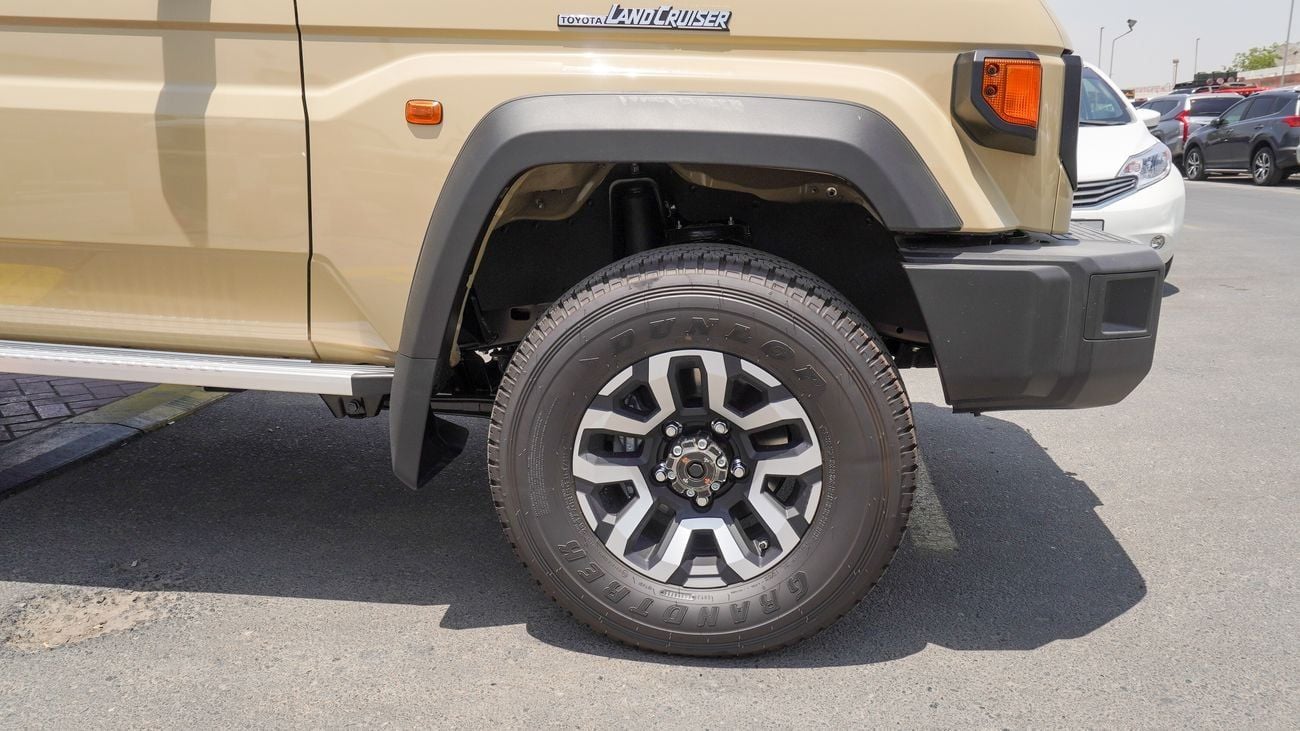 Toyota Land Cruiser Pick Up LX 2.8L Diesel Double Cabin A/T