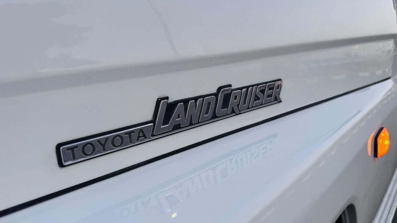 Toyota Land Cruiser Pick Up SINGLE CABIN | RHD | BULL BAR | 4.2L DIESEL ENGINE | MANUAL TRANSMISSION | 1995