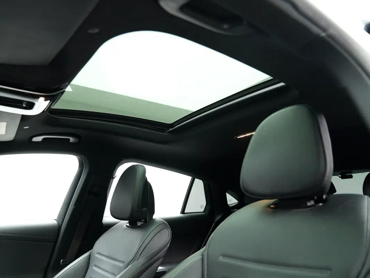 مرسيدس بنز GLC 300 4MATIC - Korean Specs - Brand Condition