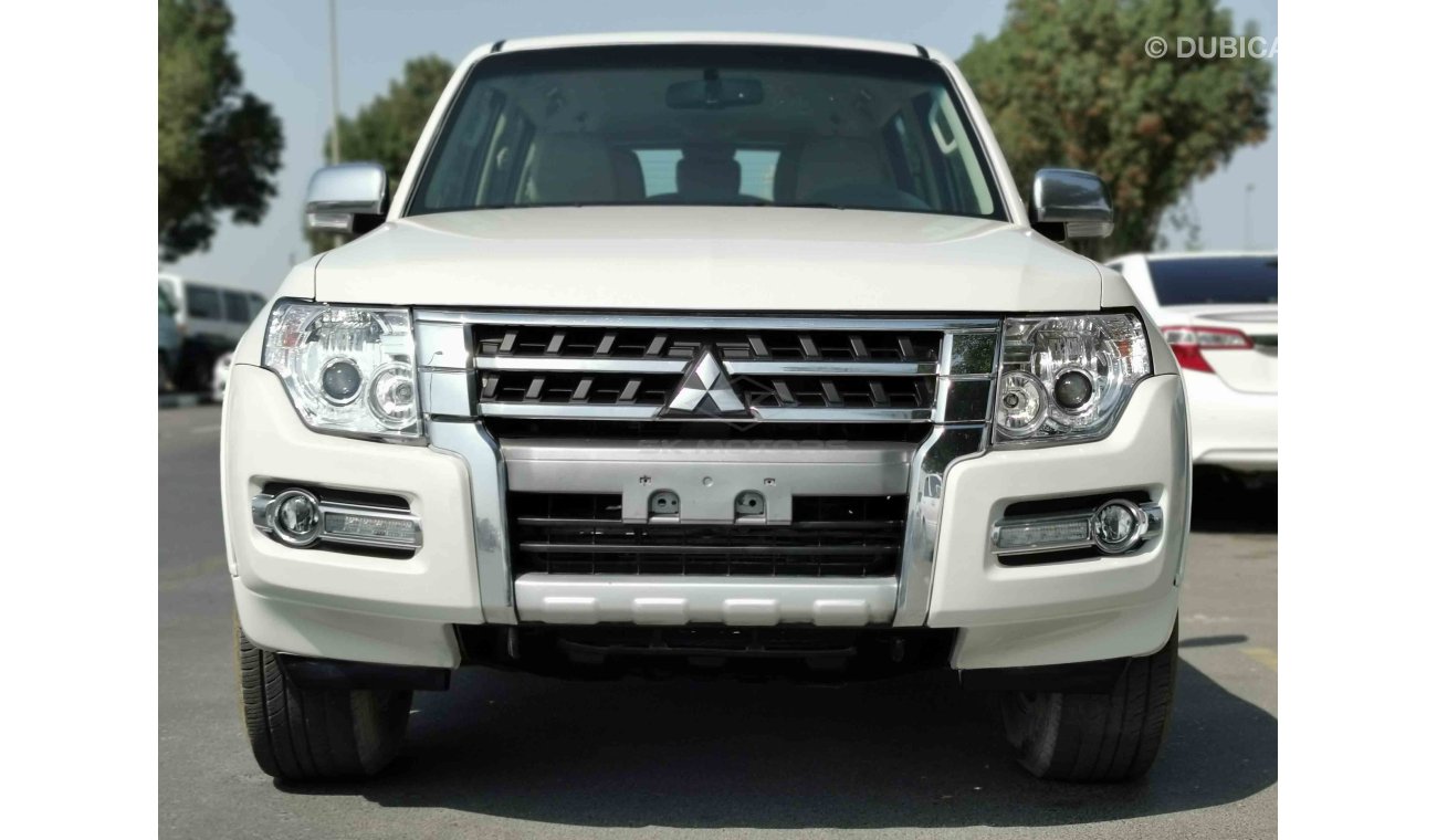 ميتسوبيشي باجيرو 3.5L V6 Petrol, 17" Rims, Front & Rear Fog Light Button, Fabric Seats, 4WD-CD Player (CODE # 4626)