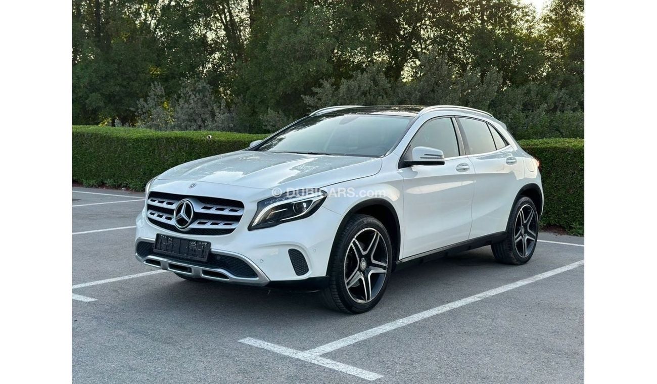 Mercedes-Benz GLA 250 Std mercedes GLA-250 GCC 2017 GOOD CONDITION // FULL OPTION