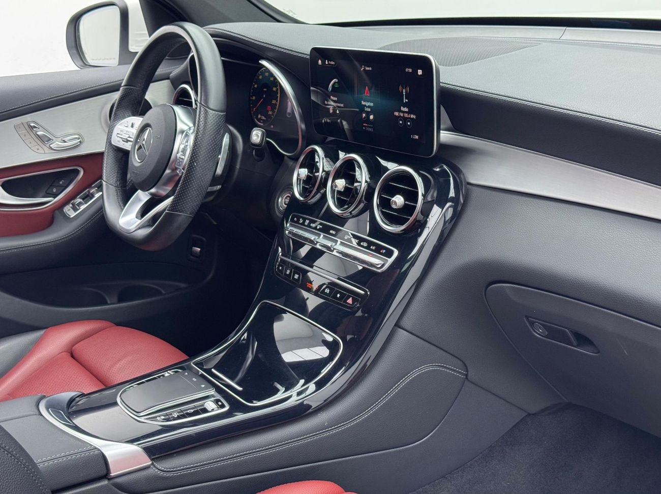 مرسيدس بنز GLC 200 Std 2.0L 2021 Mercedes Benz GLC200 AMG 4MATIC, Warranty, Full Mercedes Service History, GCC