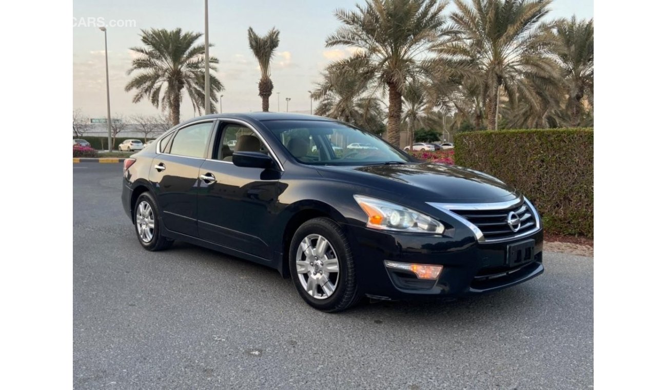 Nissan Altima Nissan altima 2015 no 2 options clean car