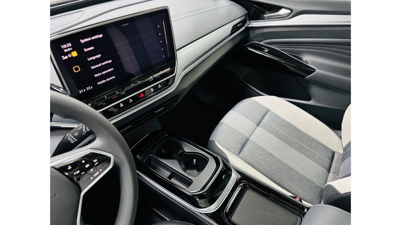 Volkswagen ID.4 Original paint .. Pure Plus .. Panoramic Roof ..