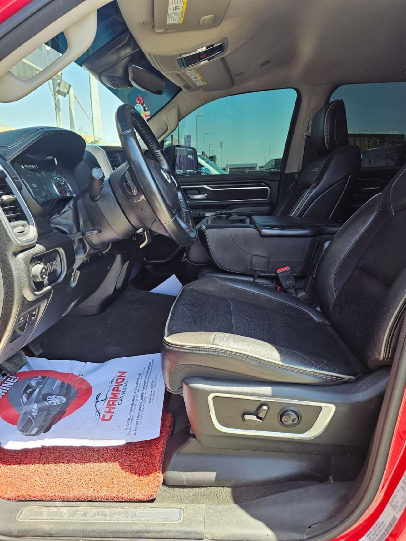 RAM 1500 Laramie 5.7L (6 Seater)