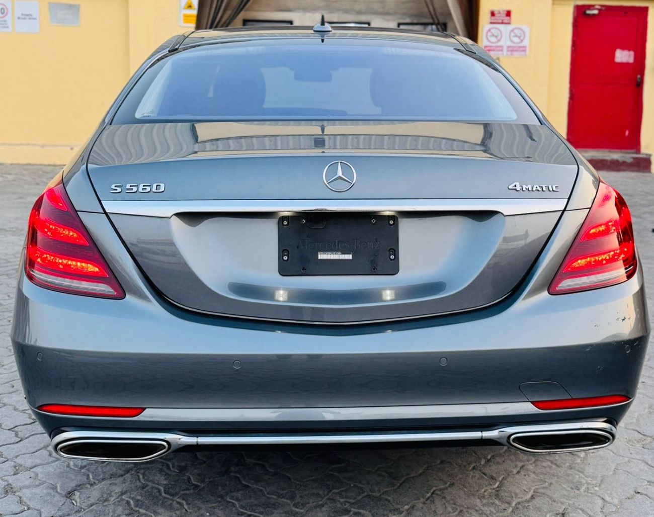 مرسيدس بنز S 560 Std 4.0L (463 HP)