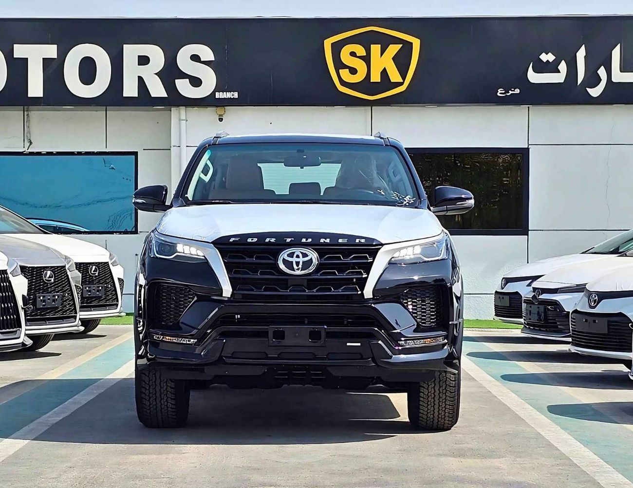 تويوتا فورتونر SR5/AUTO AC/ ALLOY WHEELS/ ROOF RACK/ 2.7L PETROL V4 4WD/ (CODE # FPGO)