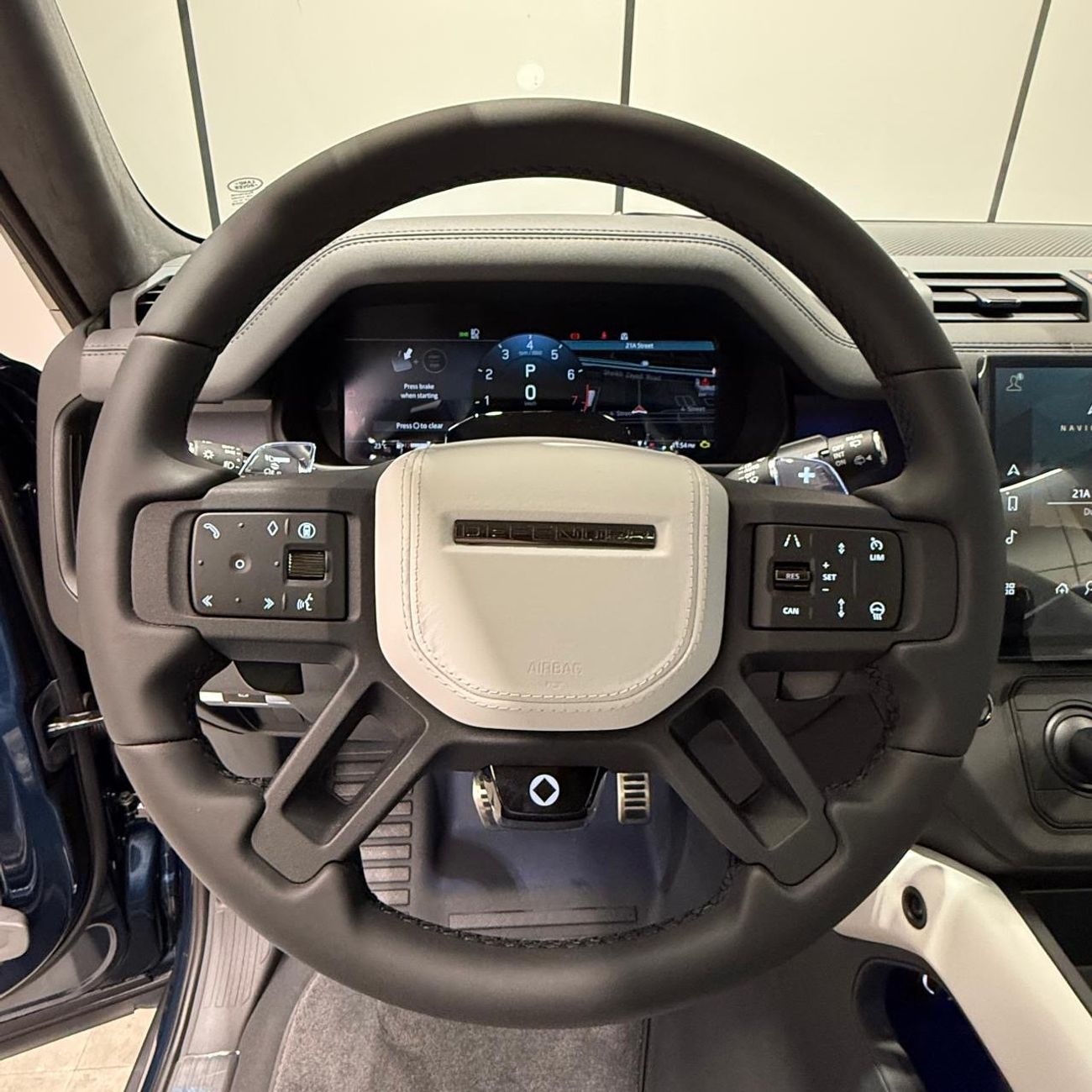 لاند روفر ديفندر OCTA P635 | GCC Specs | 5 years warranty and service