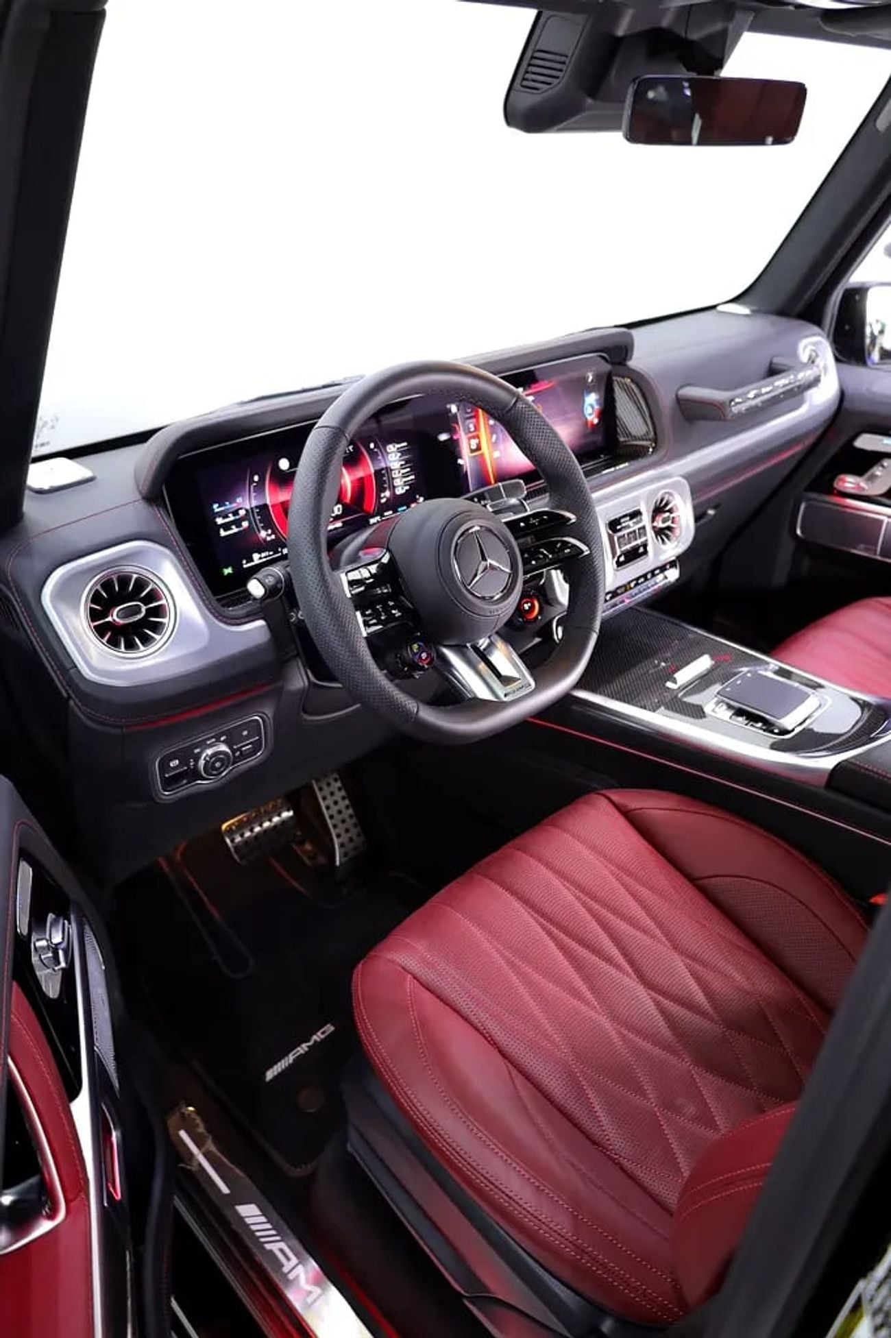 Mercedes Benz G63 AMG G63 MANUFAKTUR EDITION + DOUBLE NIGHT PACKAGE + CARBON INTERIOR+ 5 YEARS GARGASH WARRANTY + SERVICE