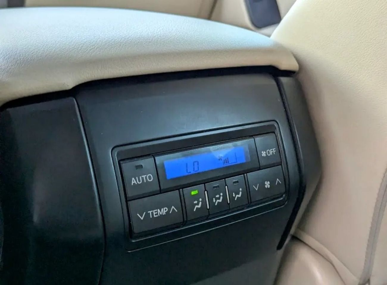 Toyota Prado Toyota prado 2022MODEL 4.0 Txl Petrol Engine Colour white push start Transmission Automatic Interior