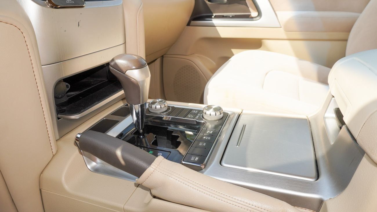 Toyota Land Cruiser EXR 5.7L 4WD