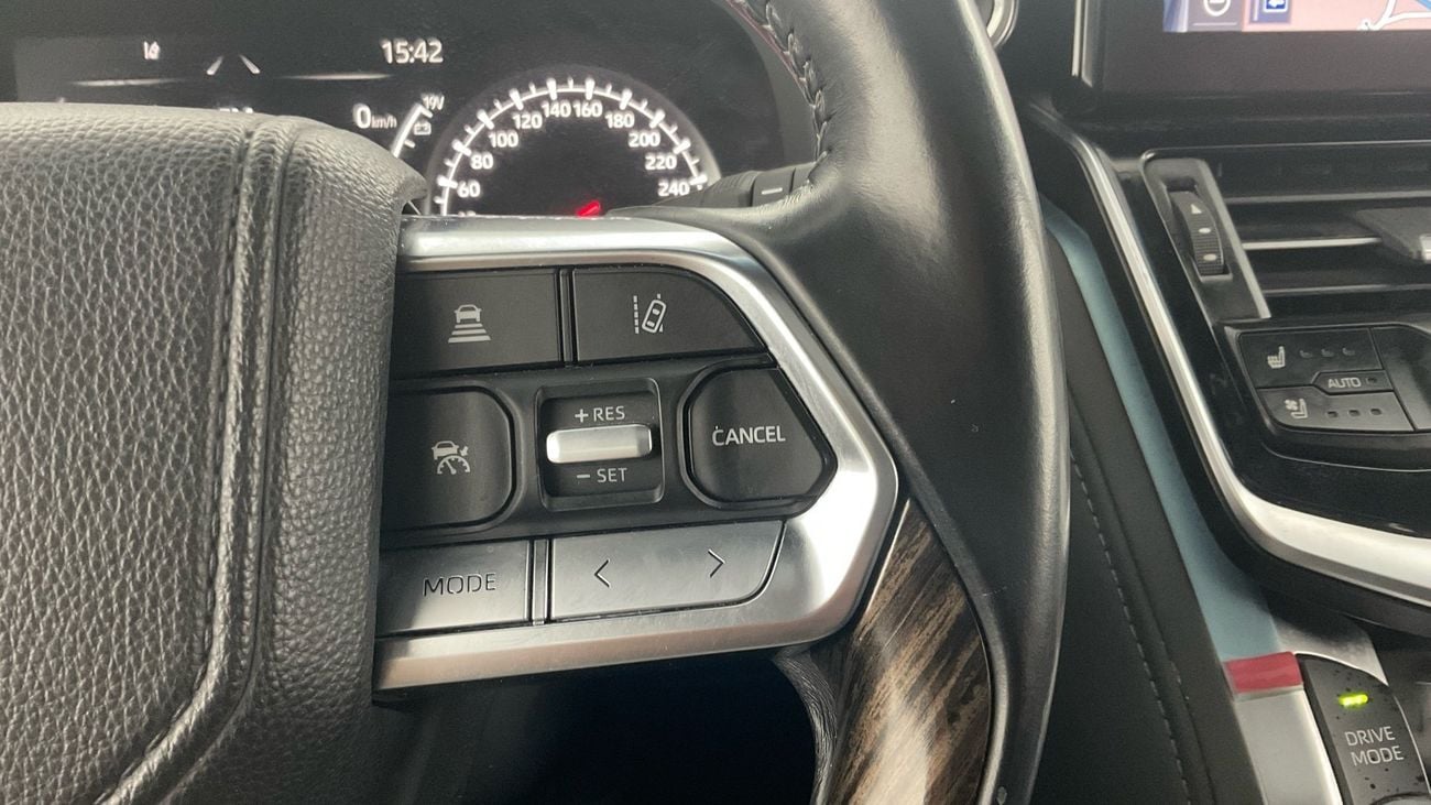 تويوتا لاند كروزر VXR | شامل الضمان | 0 ﺪﻔﻋﺓ ﺃﻮﻟﻯ