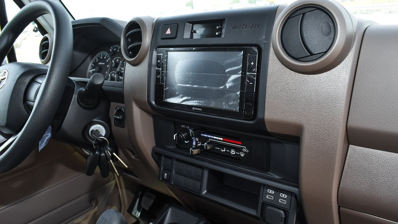 تويوتا لاند كروزر بيك آب 4.0L V6 Petrol Single Cabin  M/T