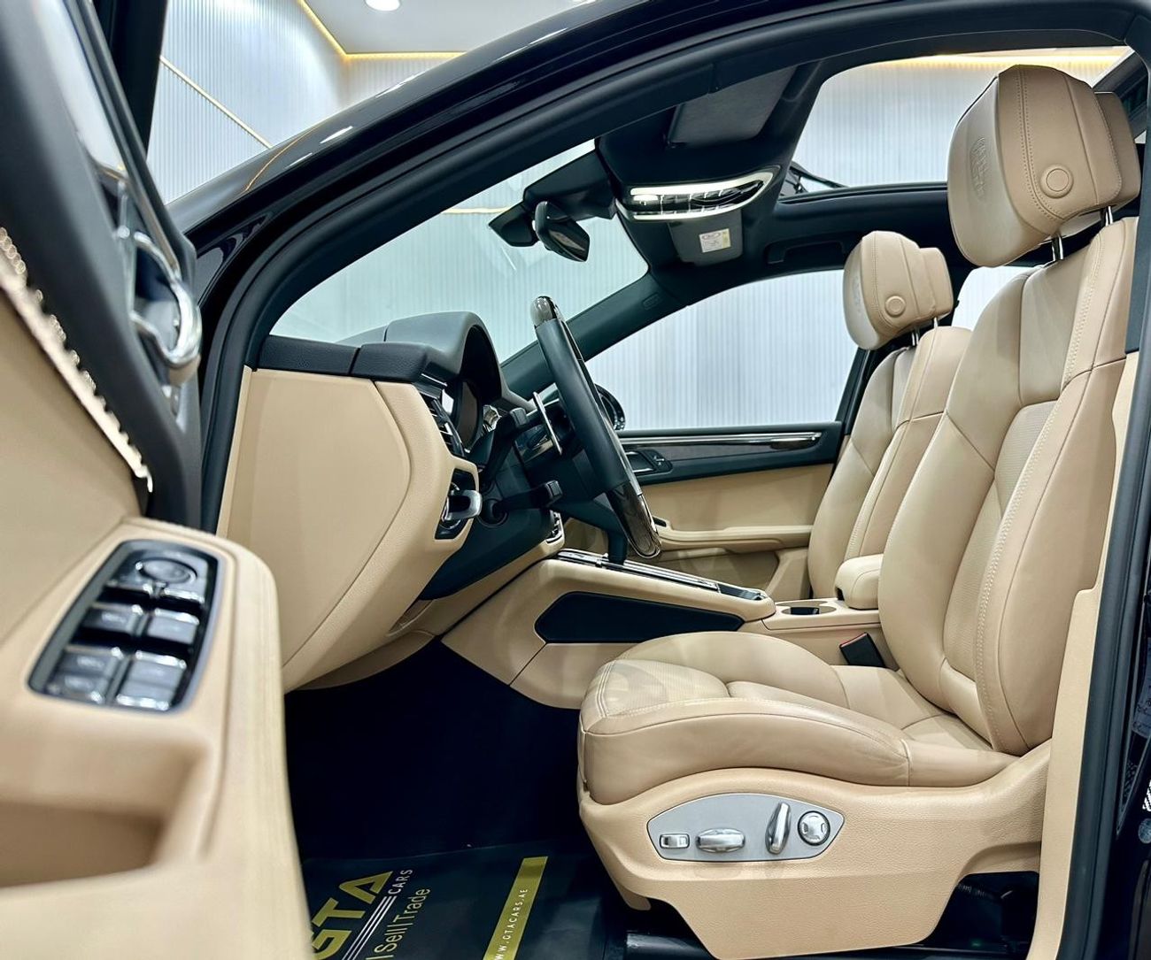 بورش ماكان Std 2022 Porsche Macan, February 2025 Porsche Warranty, Full Porsche Service History, Low Kms, GCC