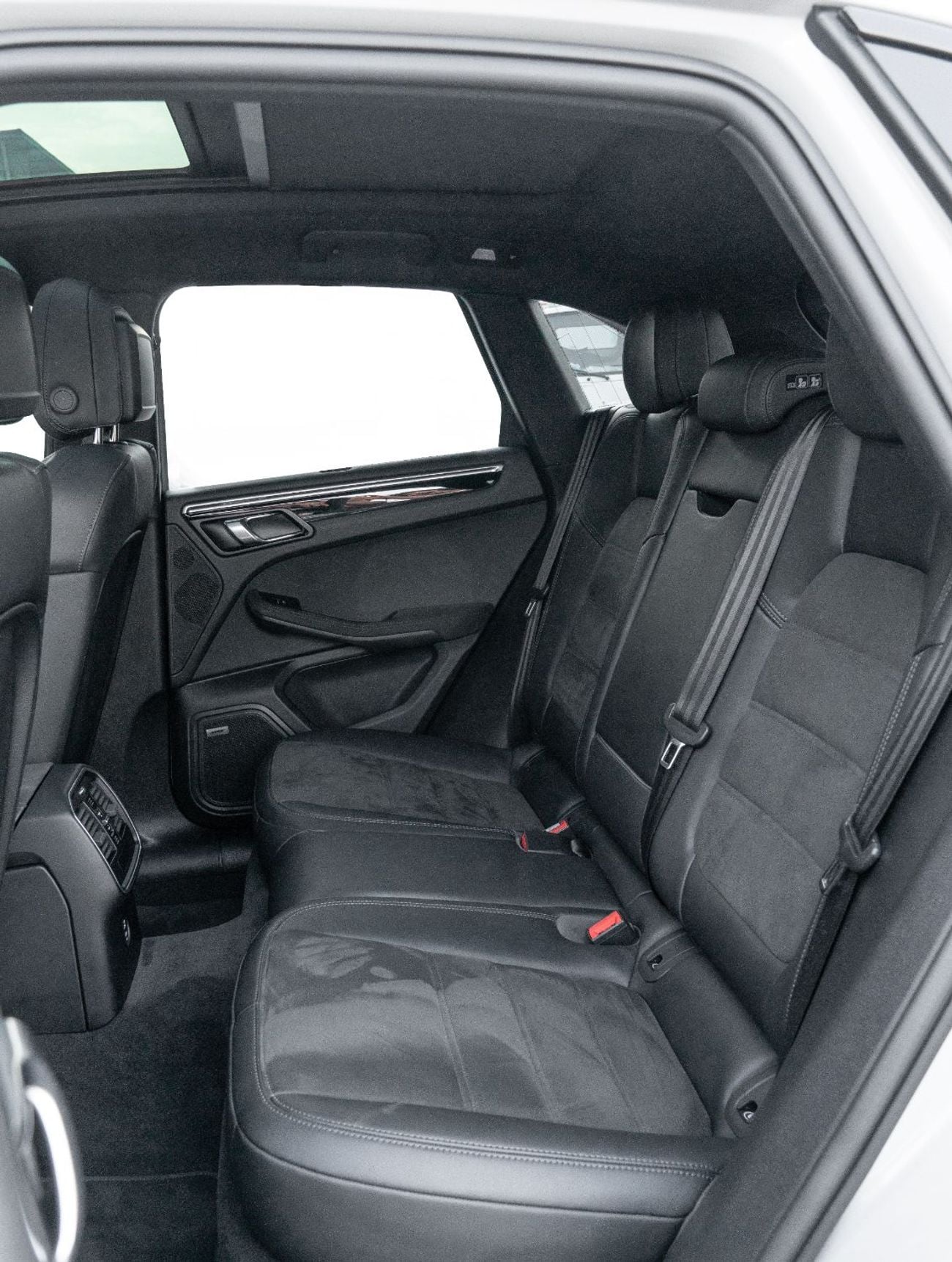 Porsche Macan GTS 2.9L (435 HP) 2023 Porsche Macan, 2027 Porsche Warranty, Sport Chrono Package, Very Low Kms, GCC