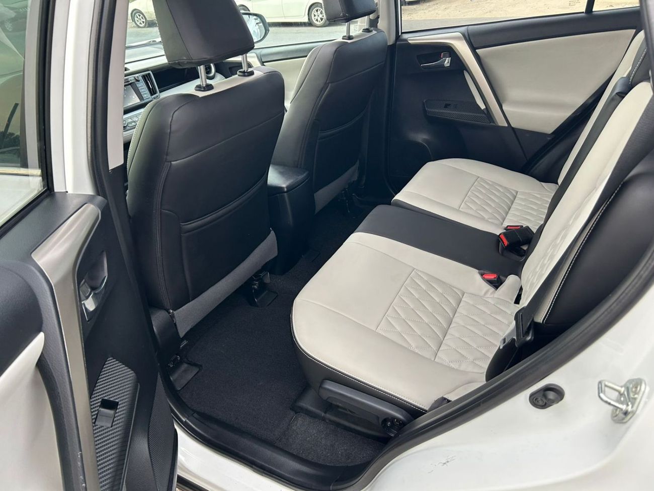Toyota RAV4 2015 Toyota Rav4 2.5 L V4 Rear Camera - Sunroof - Leather Seat //