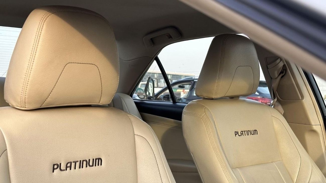 تويوتا كامري Platinum | 2.5L Petrol | GCC | Full Service History