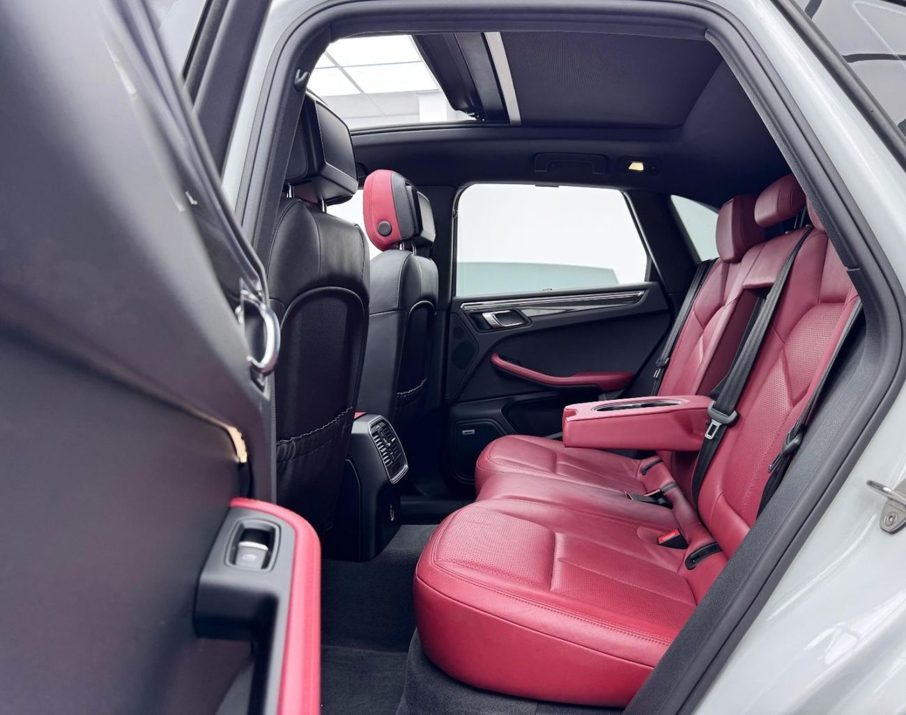 Porsche Macan S 3.0L (340 HP) 2018 Porsche Macan S, Warranty, Full Options, Excellent Condition, GCC