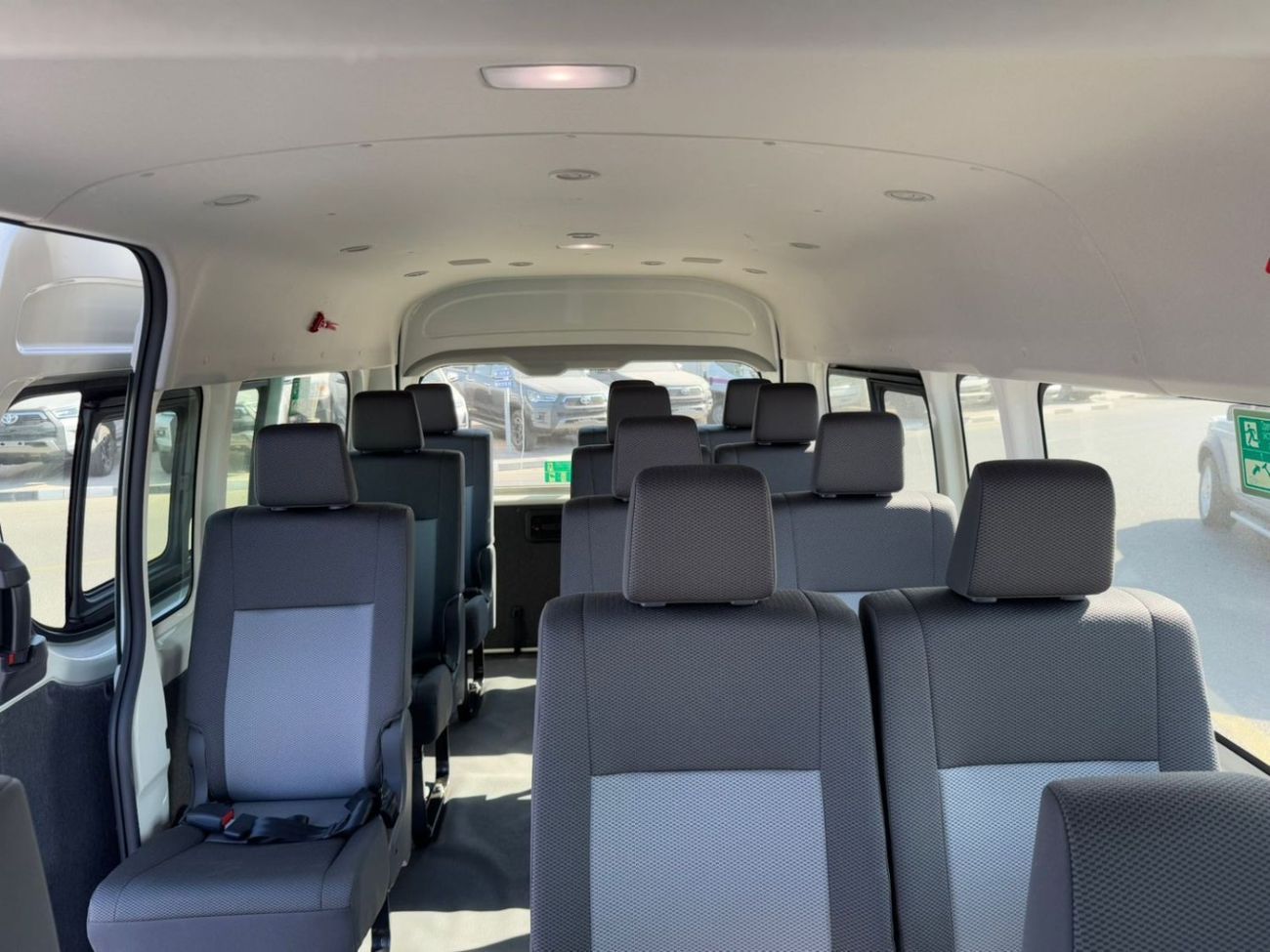 Toyota Hiace ECT0011 - Toyota Hiace Hrf Passenger Van - 2.8L Diesel Manual (Black Bumper)