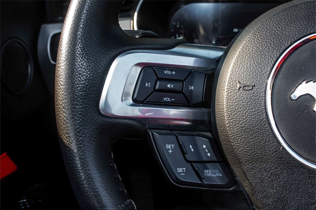 فورد موستانج EcoBoost Premium 2.3L Convertible M/T