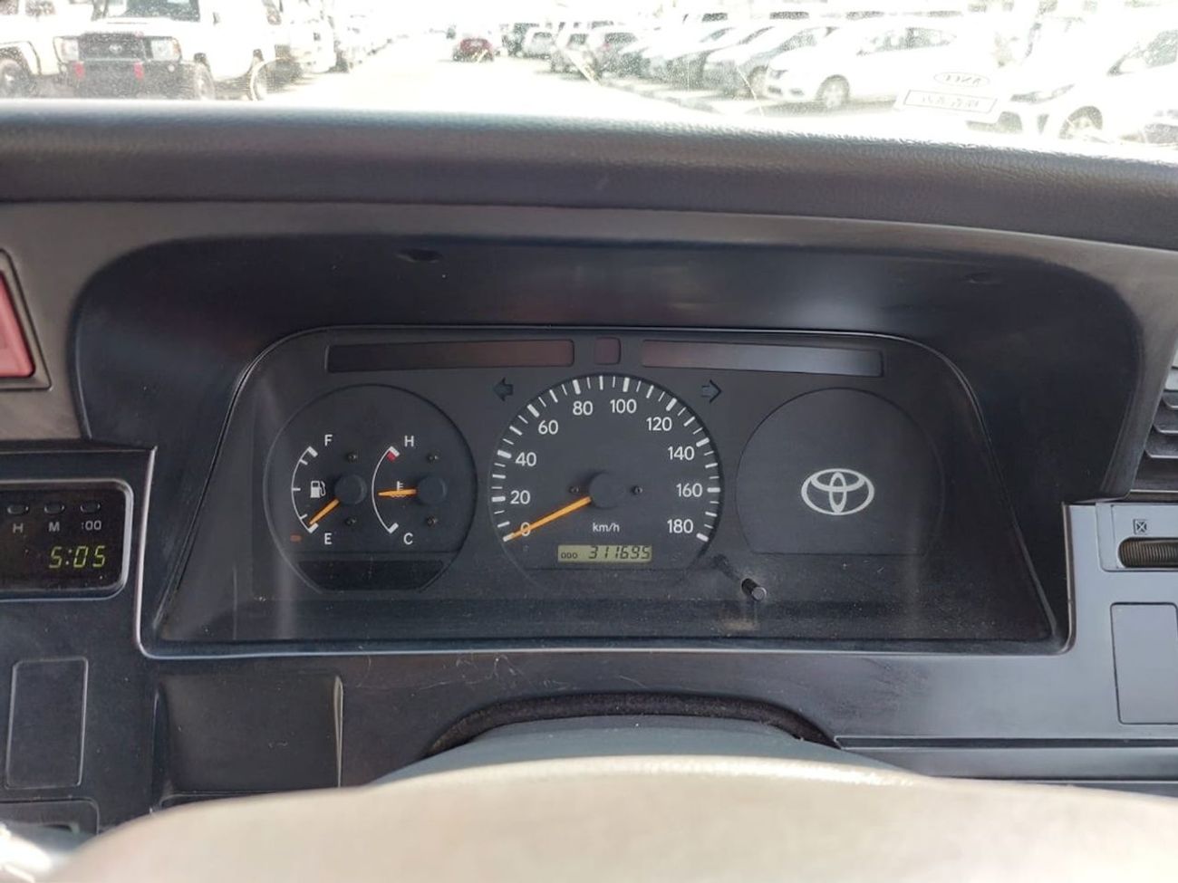 Toyota Hiace TOYOTA HIACE VAN RHD 2002 MODEL 2.0 L PETROL MANUAL(PM05893)