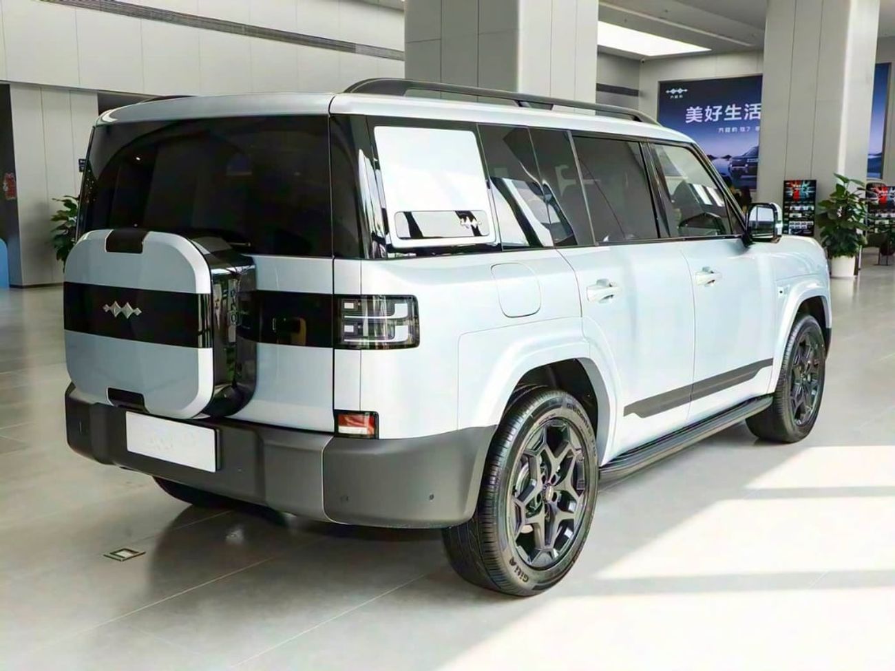 بي واي دي ليوبارد تيتانيوم 7