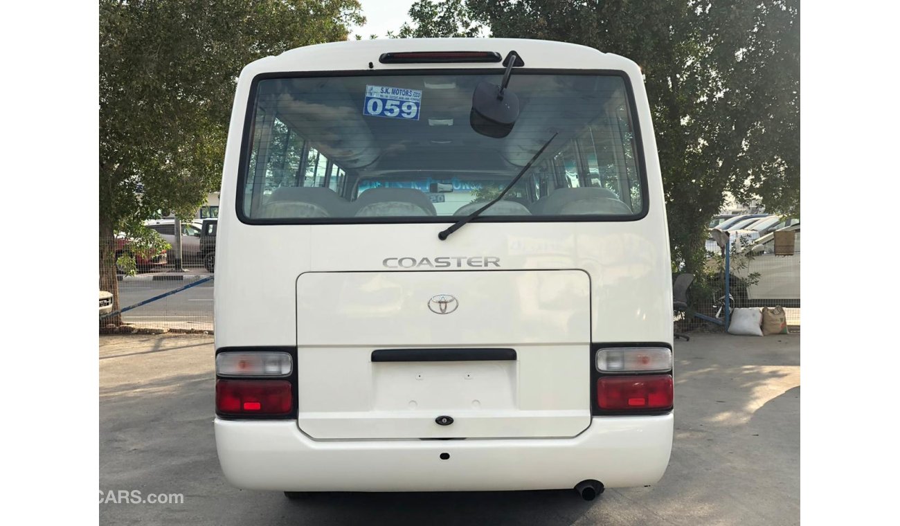 Toyota Coaster 4.2L DIESEL, Interior e Exterior Limpo, Especialmente para Angola, Grande Estoque Disponível.