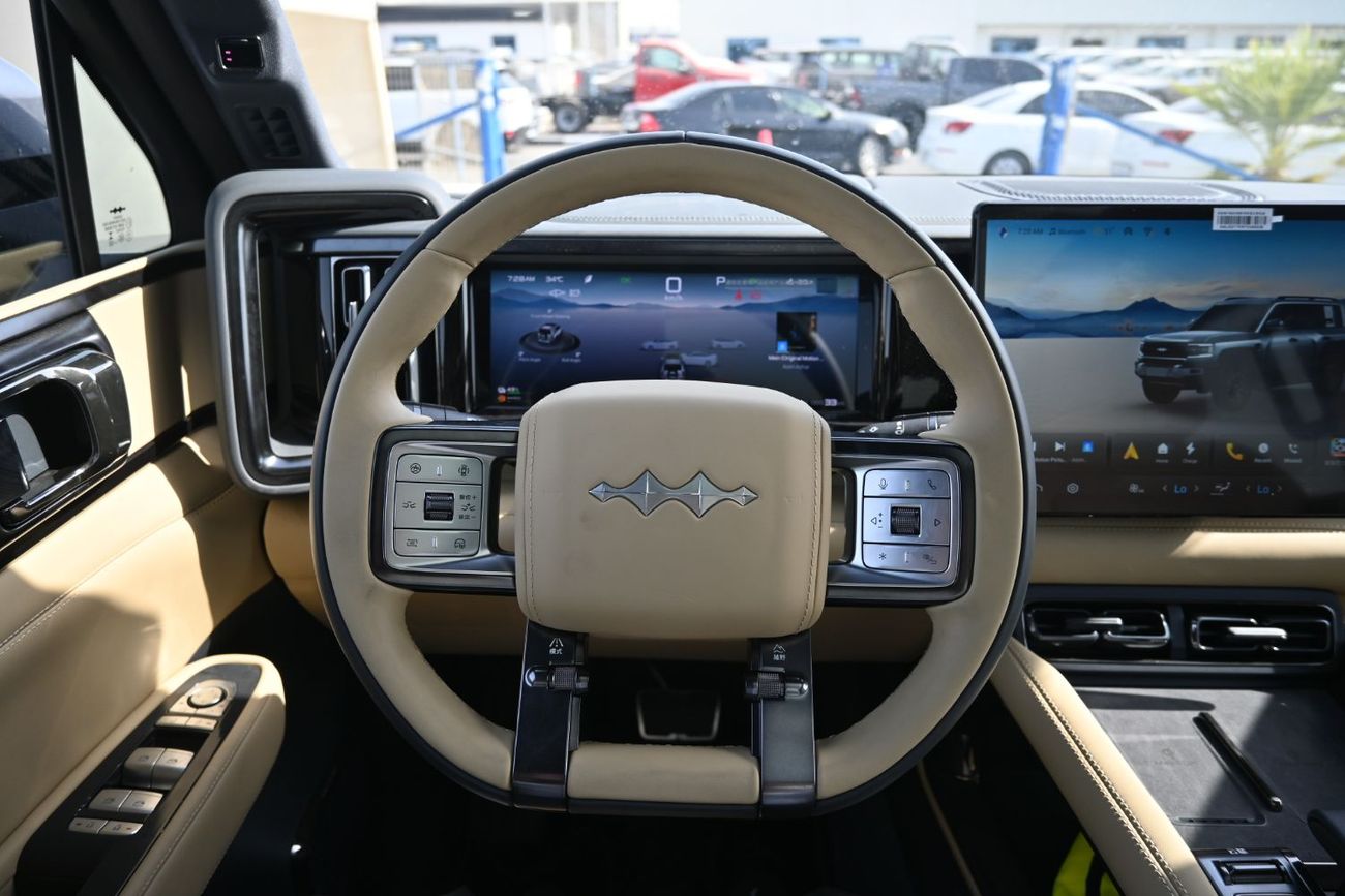 BYD Leopard 5 BYD Leopard 5 Flagship 1.5L Turbo + Plug-In Hybrid Dual Motor Model 2024 Color Grey