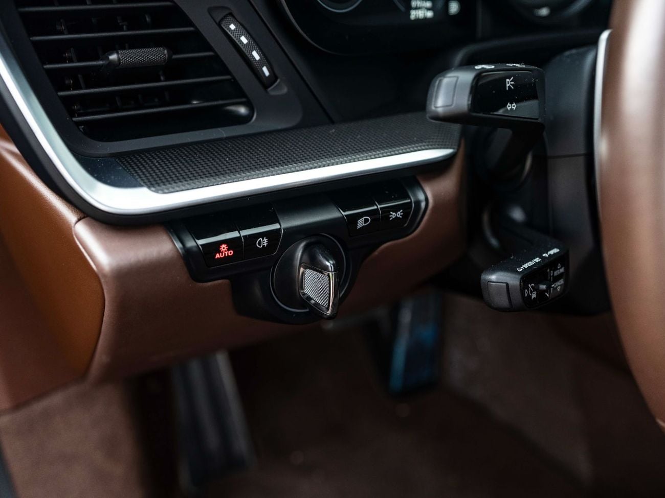 Porsche 911 Carrera 3.0L (444 HP) Coupe