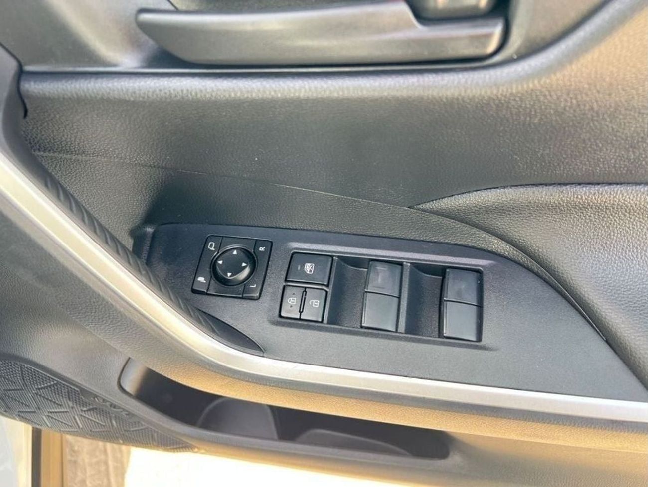 تويوتا راف ٤ hybrid petrol 2.5 liter right hand with  radar drive push start push start