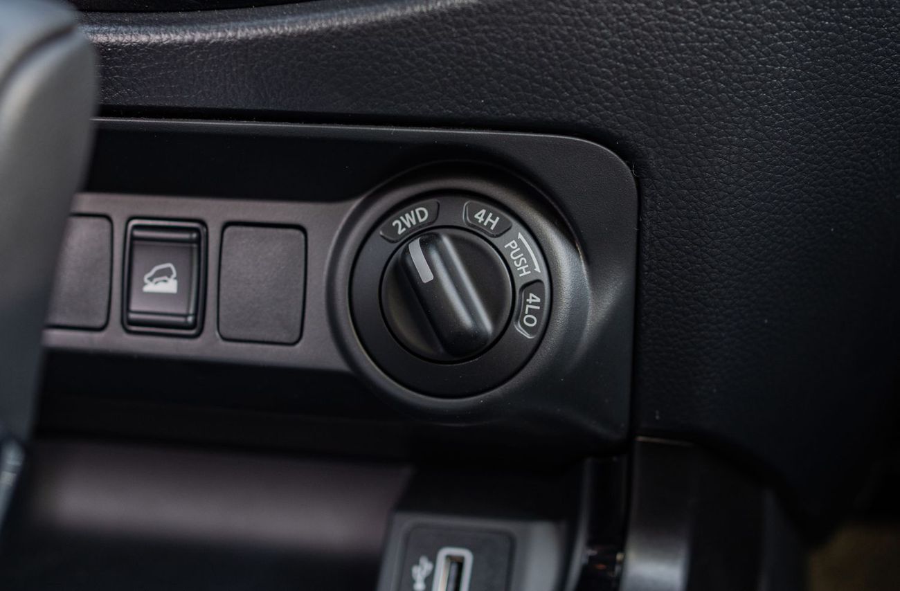 Nissan Navara 2025 Nissan Navara Pro-4X 2.5L AT Diesel (Drak Gray)