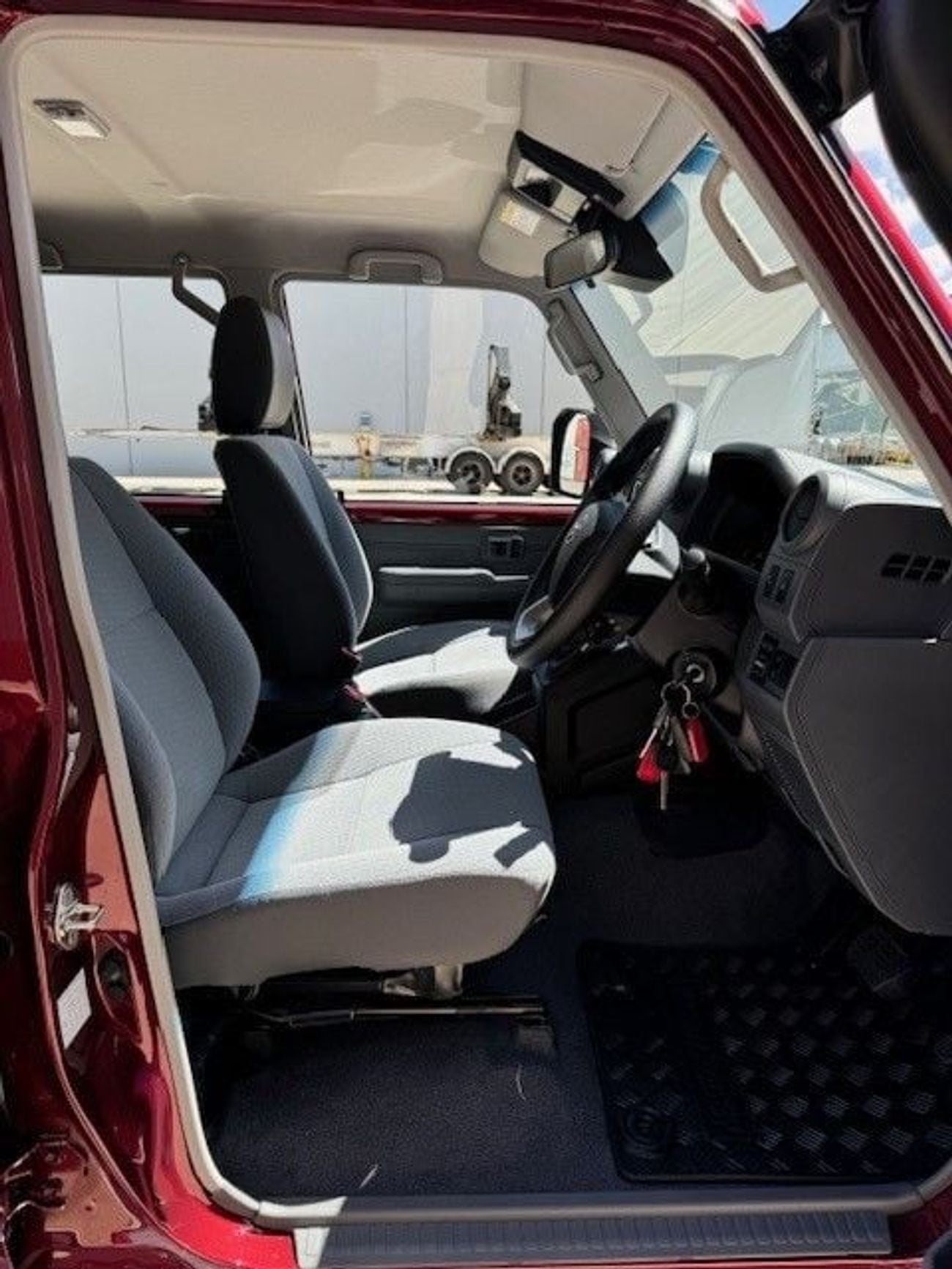 تويوتا لاند كروزر 70 AUTO DIESEL 2.8