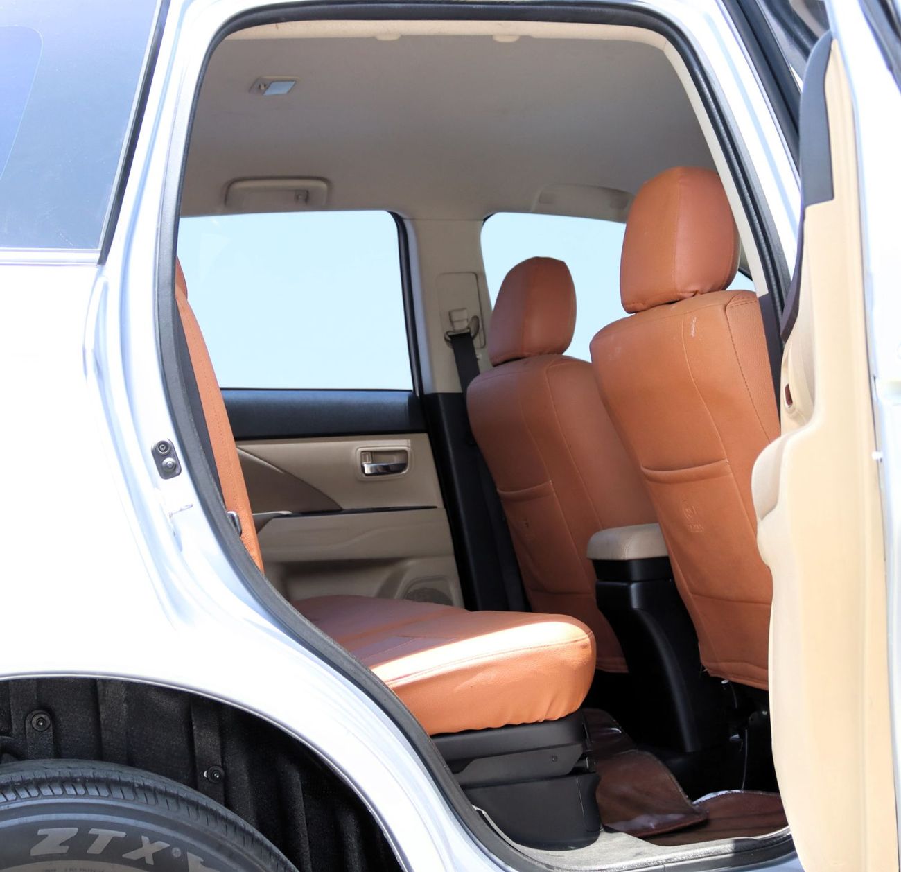 ميتسوبيشي آوتلاندر GLX Basic 2.4L (7 Seater)