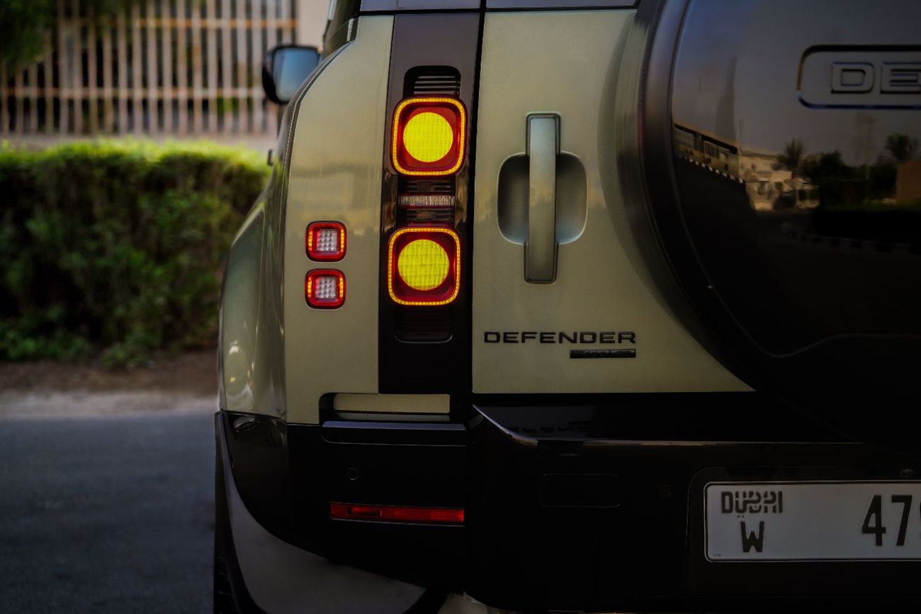 Land Rover Defender P400 110 X-Dynamic SE 3.0L (5 Seater)