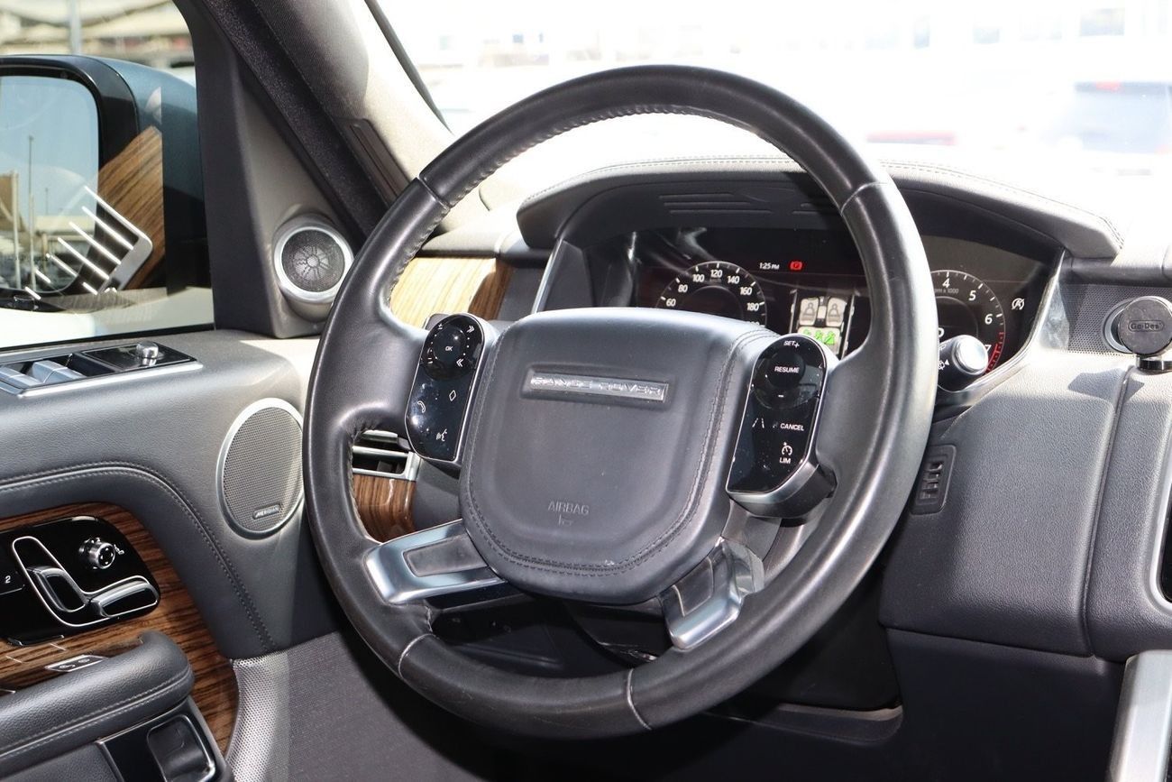Land Rover Range Rover HSE 3.0L (380 HP) Range Rover SE V6 / 2018 / GCC / Original Paint / Full Service History