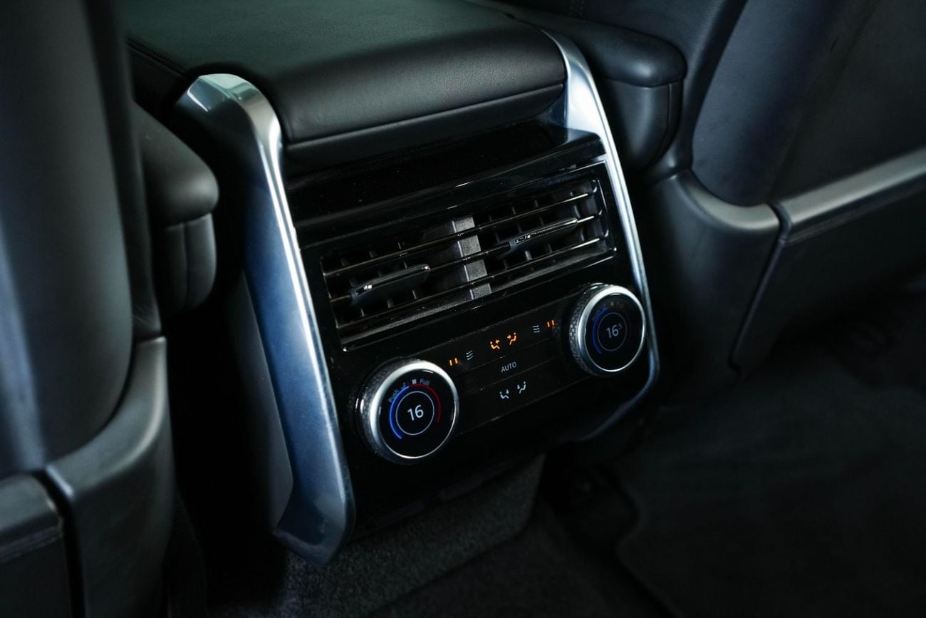 لاند روفر رينج روفر SE P400 Al Tayer Warranty Until 2028-Black On Black